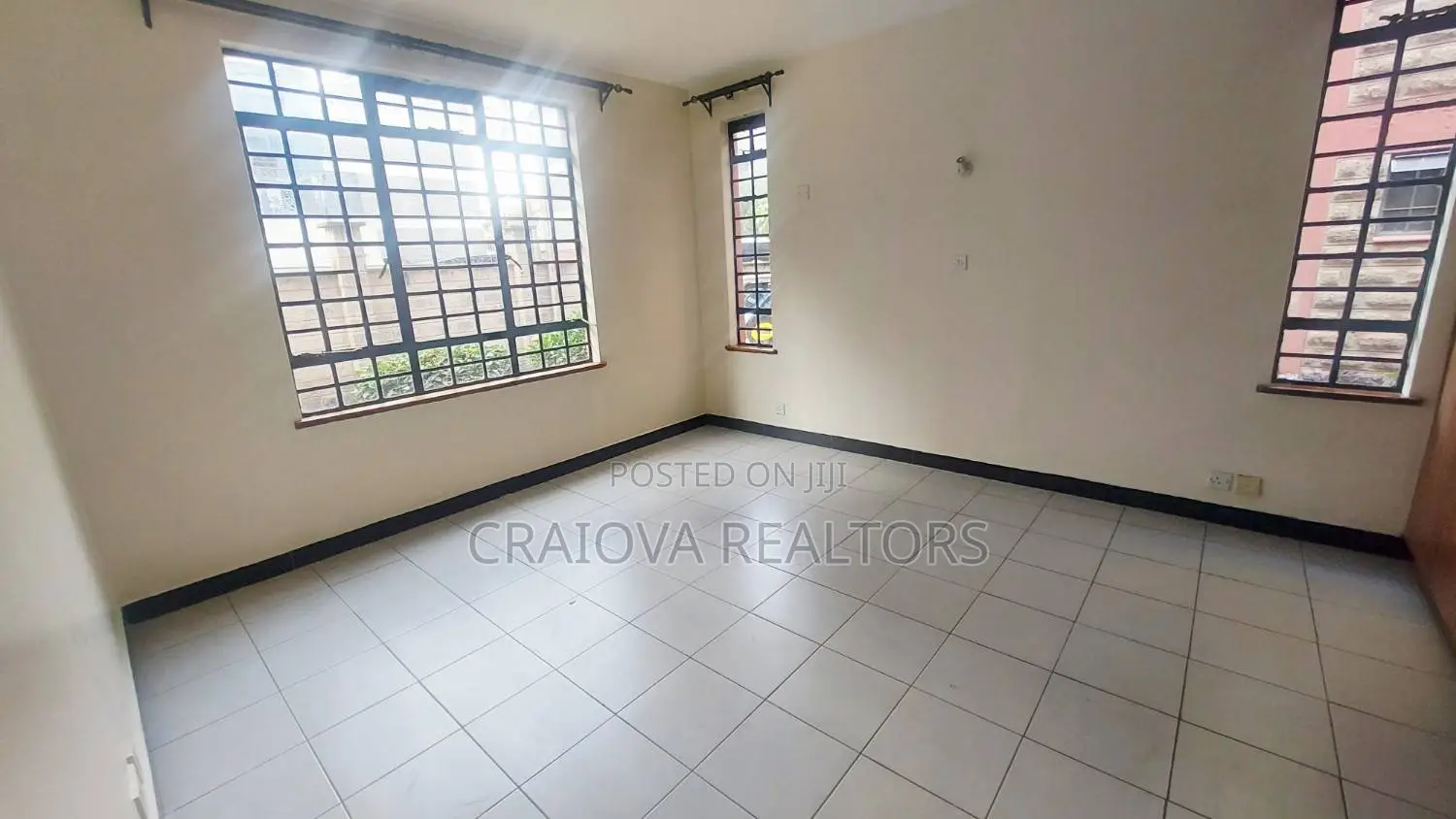 4bdrm Duplex in Valley Arcade for sale