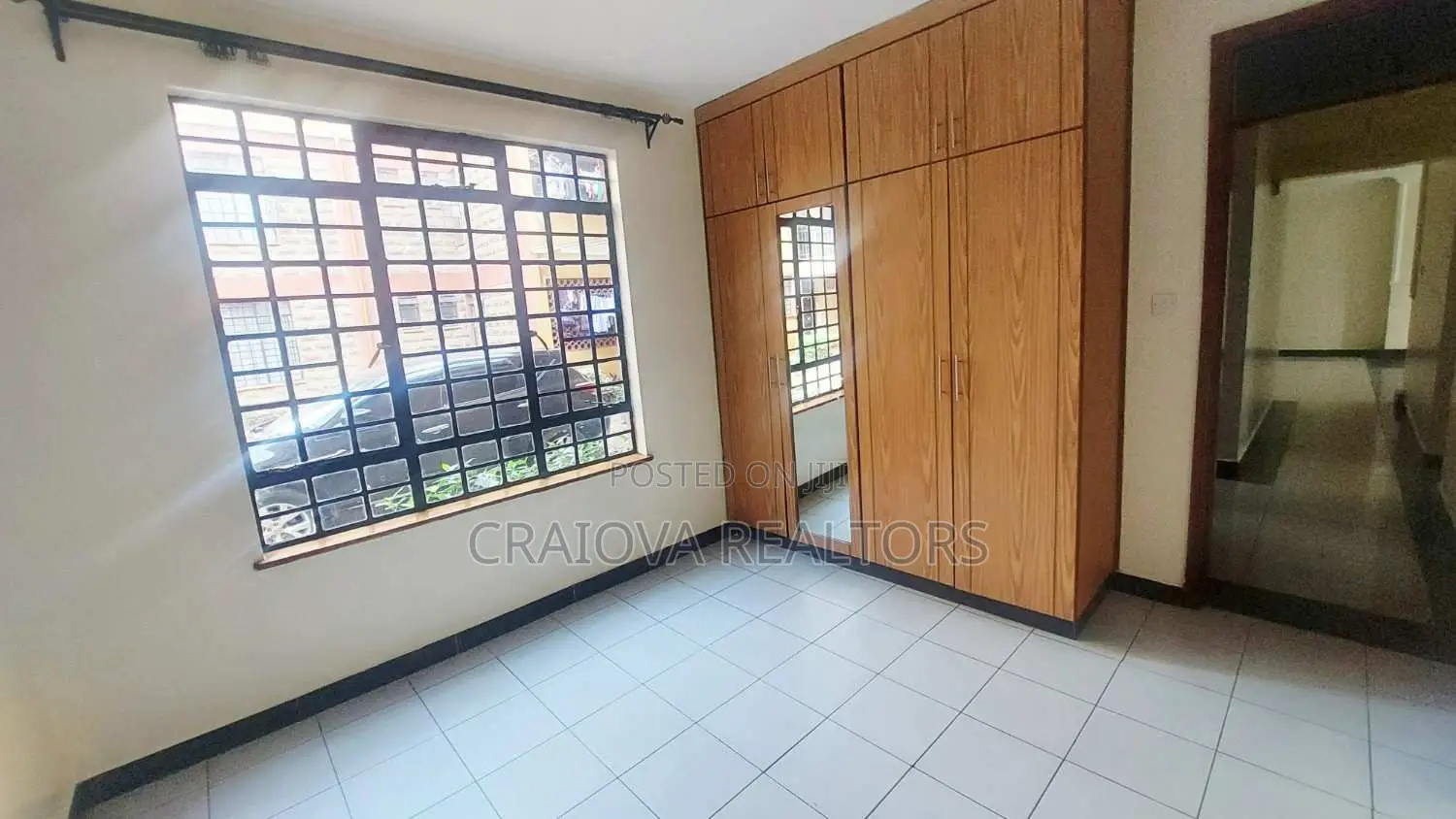4bdrm Duplex in Valley Arcade for sale