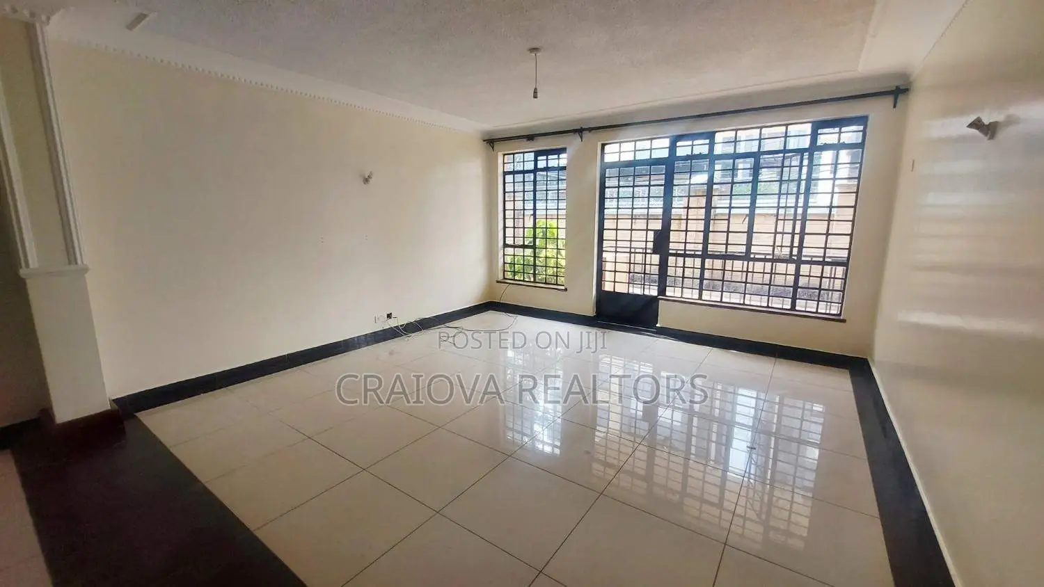 4bdrm Duplex in Valley Arcade for sale