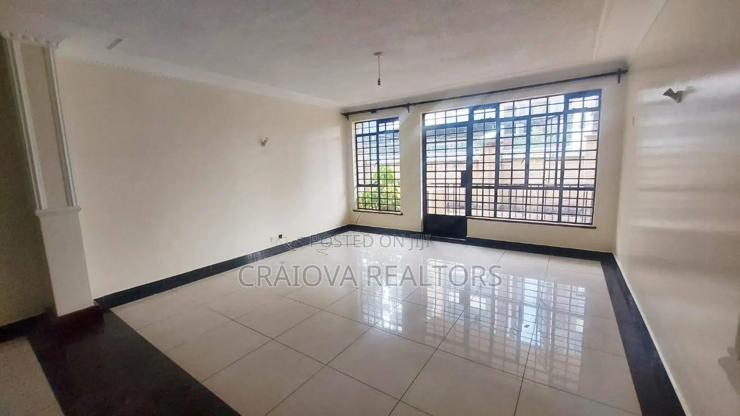 4bdrm Duplex in Valley Arcade for sale