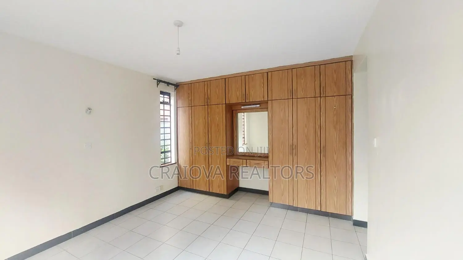 4bdrm Duplex in Valley Arcade for sale
