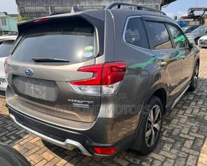 Subaru Forester 2.5i Limited AWD 2018 Ivory