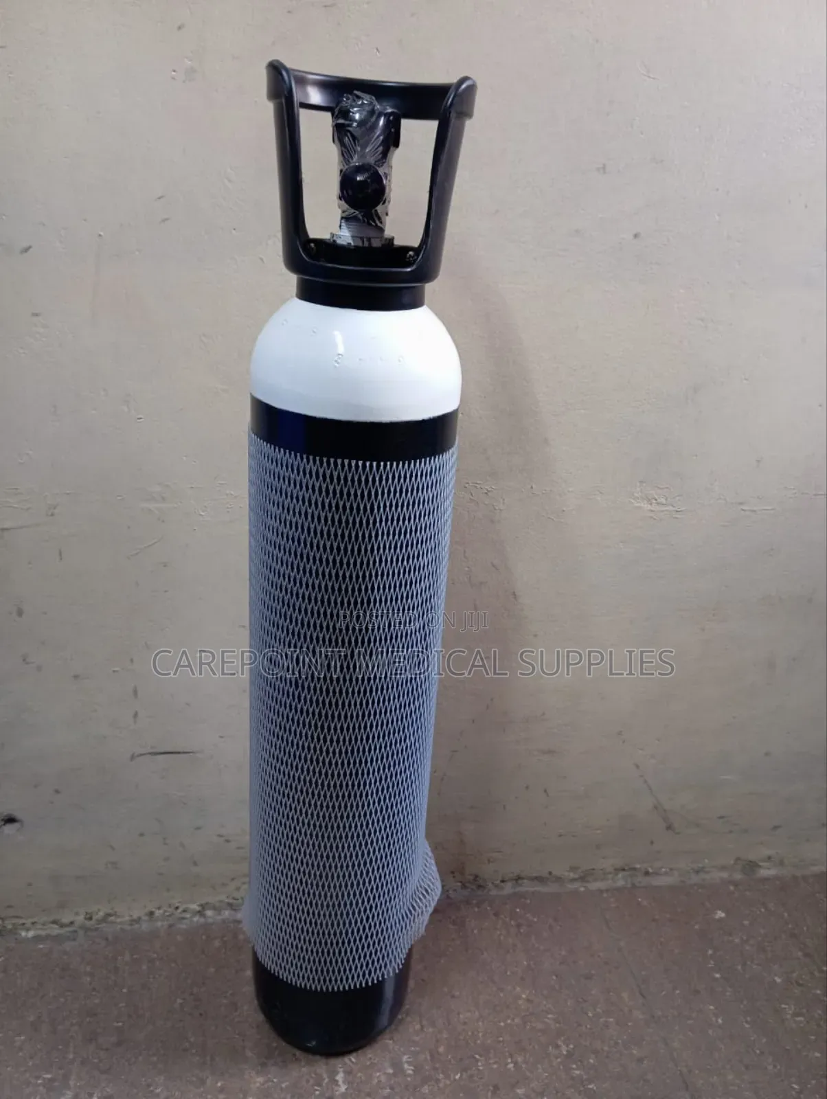 2.2 Oxygen Cylinder