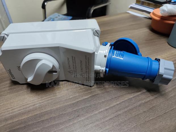 32a 3-Pin Interlocked Industrial Sockets - thumbnail 2