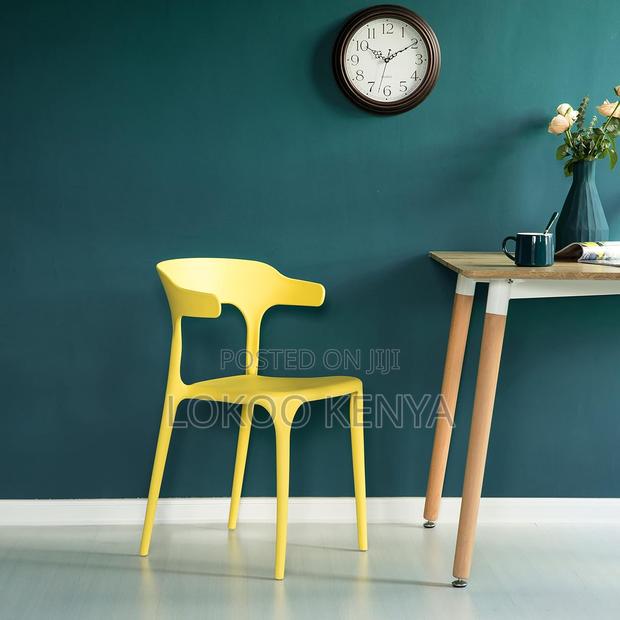 Dining Chair : Weather-Resistant Plastic Dining Seats