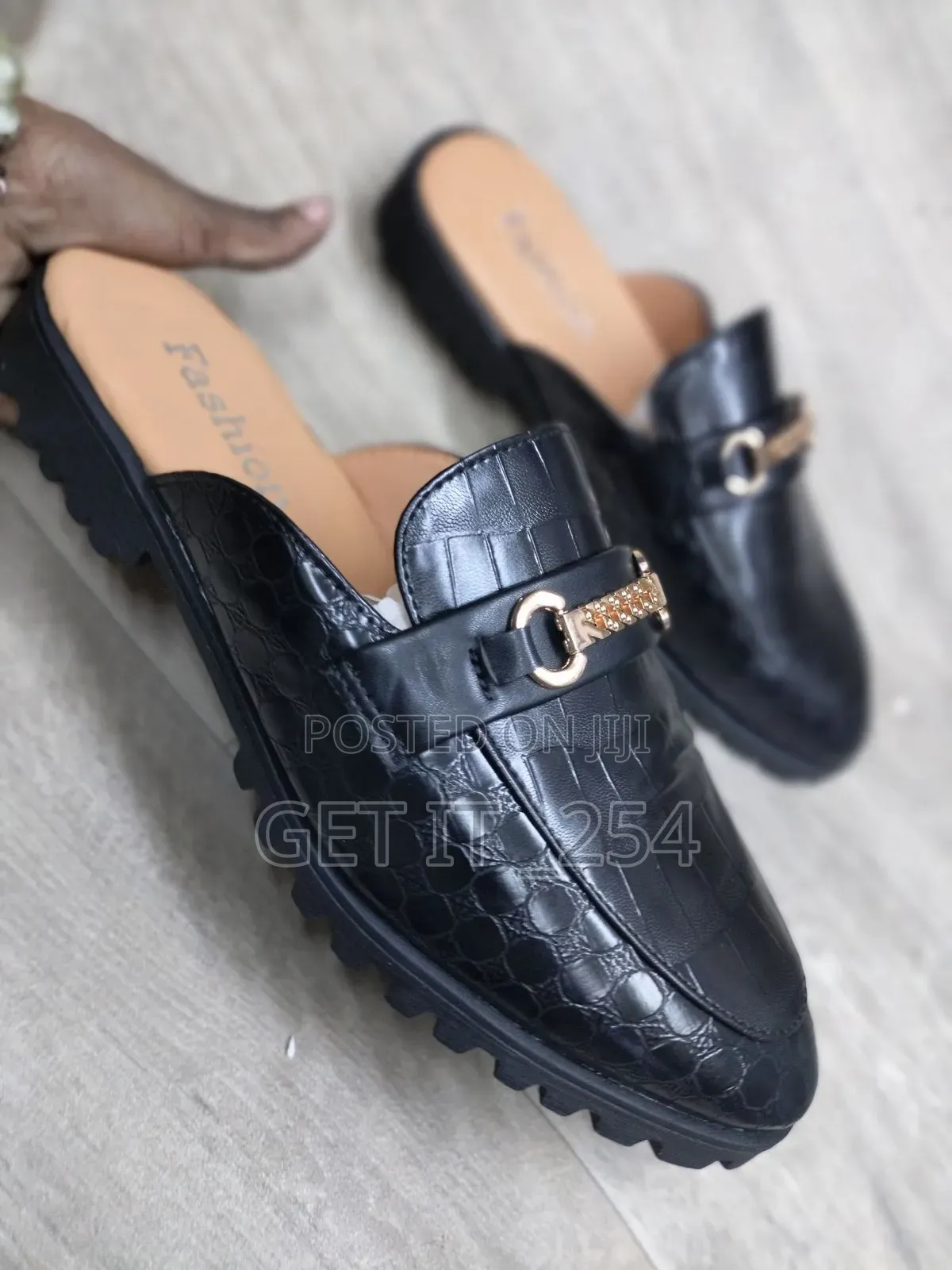 Mules Restocked At Affordable Price
40-45 
0
