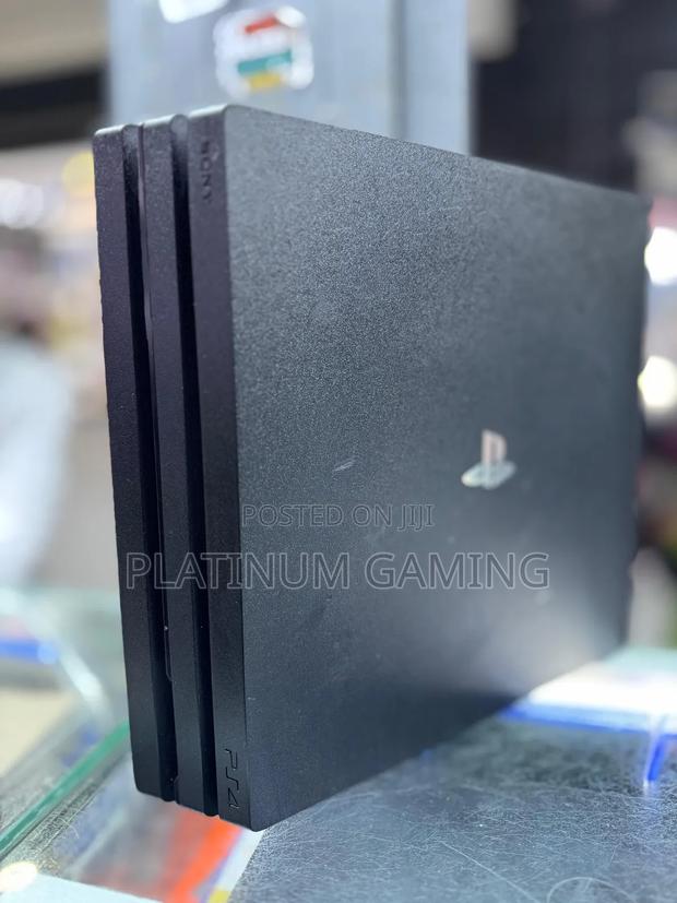 Used Playstation 4 Pro 1tb - main view