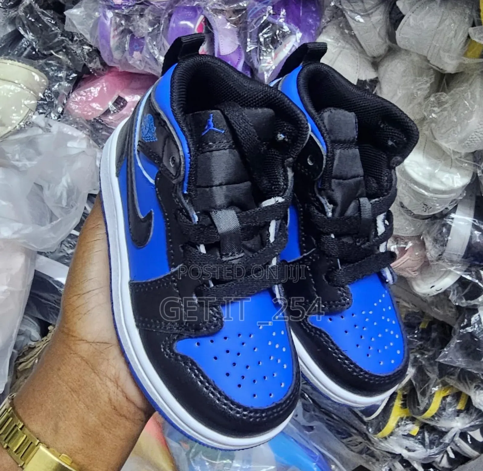 Kids Jordan High-cut Shoes
Size: 22,24,27,28,29,30,31,32,33,