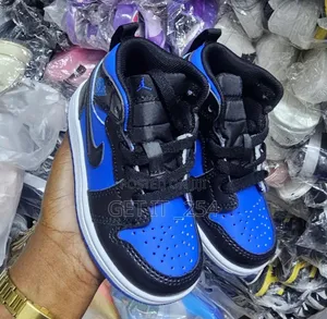 Kids Jordan High-cut Shoes
Size: 22,24,27,28,29,30,31,32,33,
