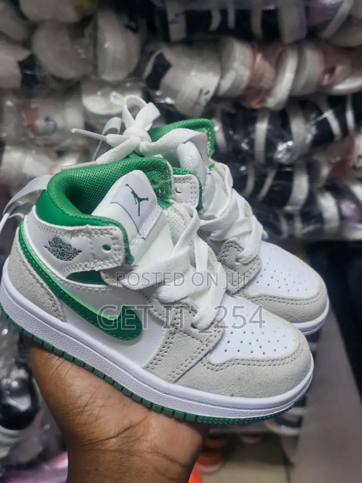 Kids Jordan High-cut Shoes
Size: 22,24,27,28,29,30,31,32,33,