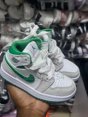 Kids Jordan High-cut Shoes
Size: 22,24,27,28,29,30,31,32,33,