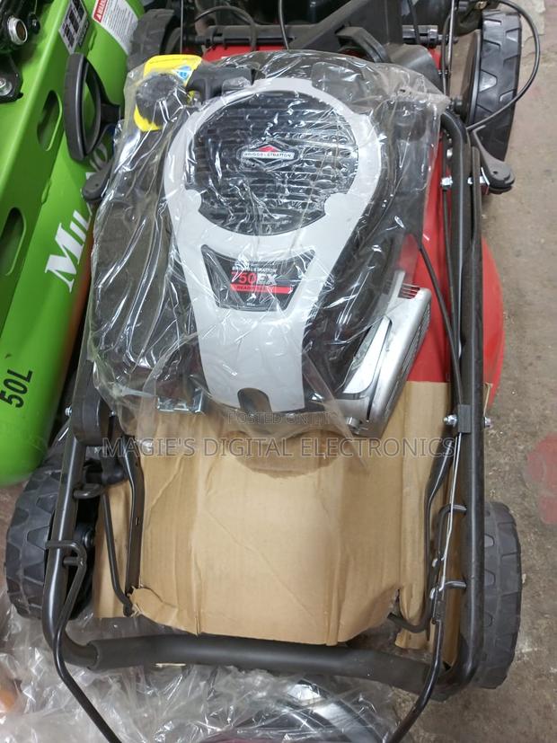 Highly Noted 161cc Briggs and Strattom Lawn Mower