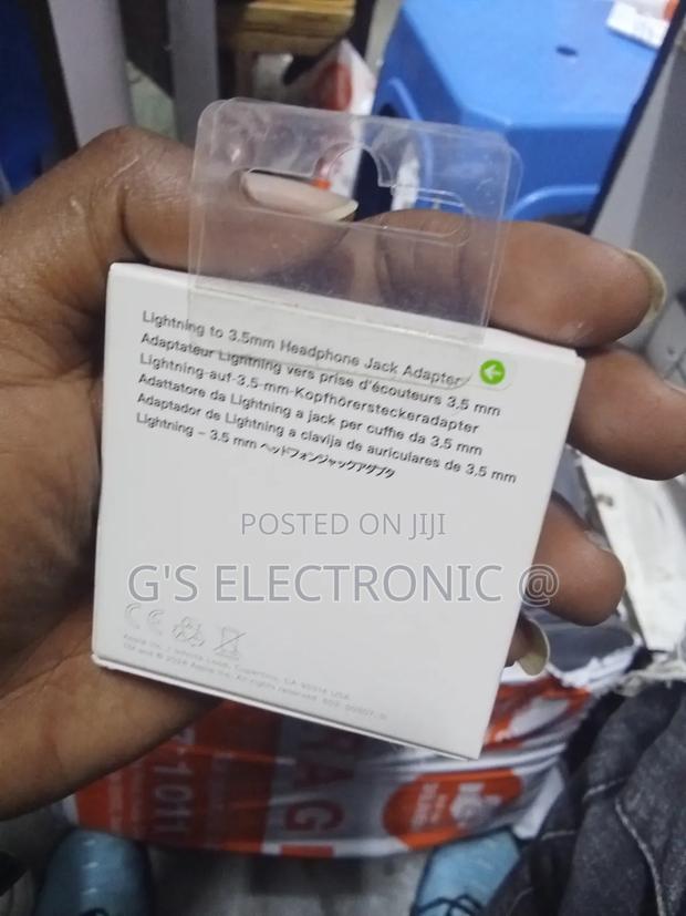 Lightning to Headphone Jack Adapter New - thumbnail 2