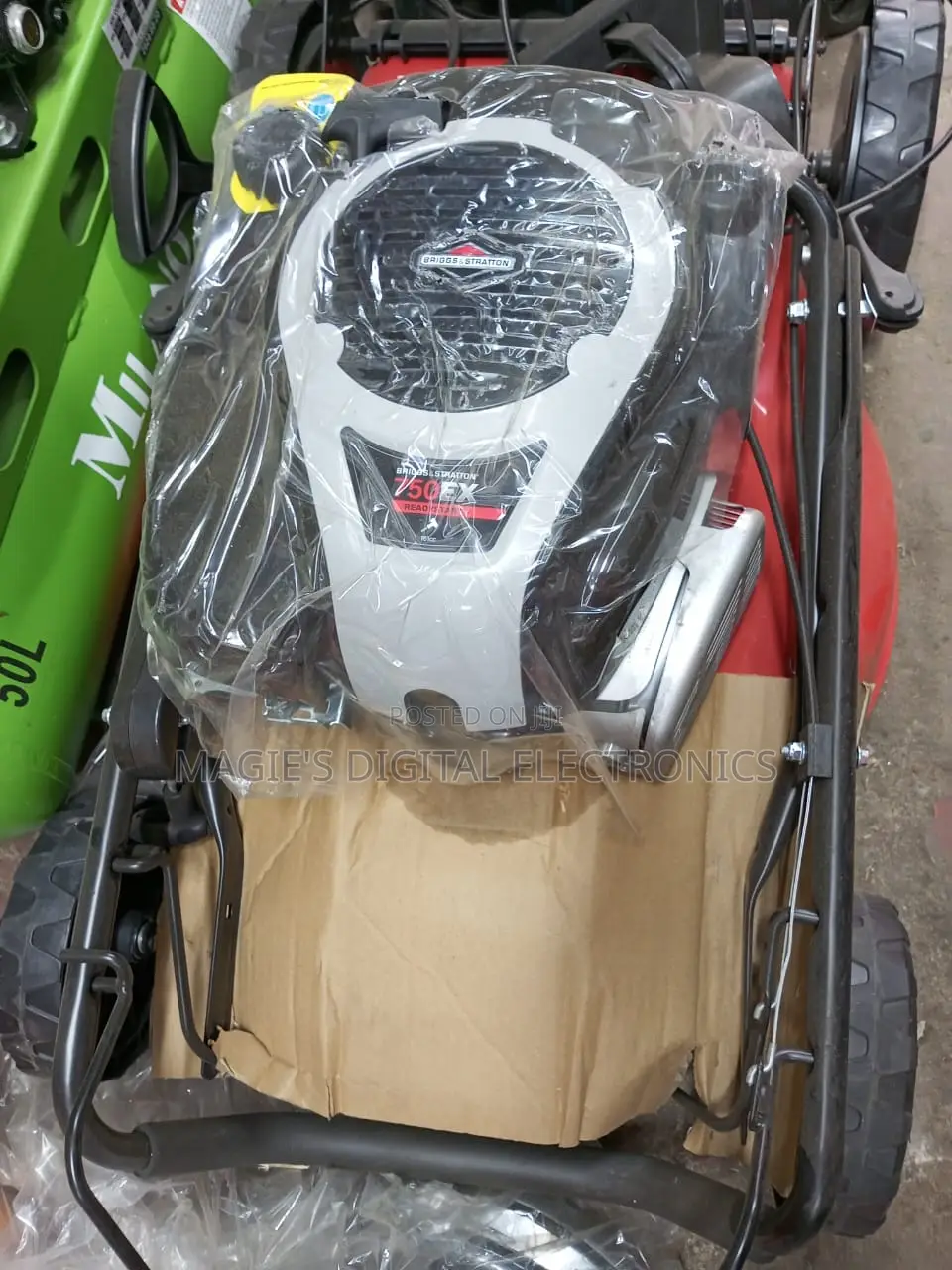 Top Guarantee 161cc Briggs and Strattom Lawn Mower