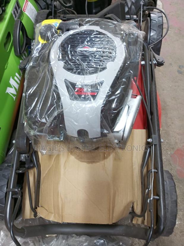 Well Performing 161cc Briggs and Strattom Lawn Mower