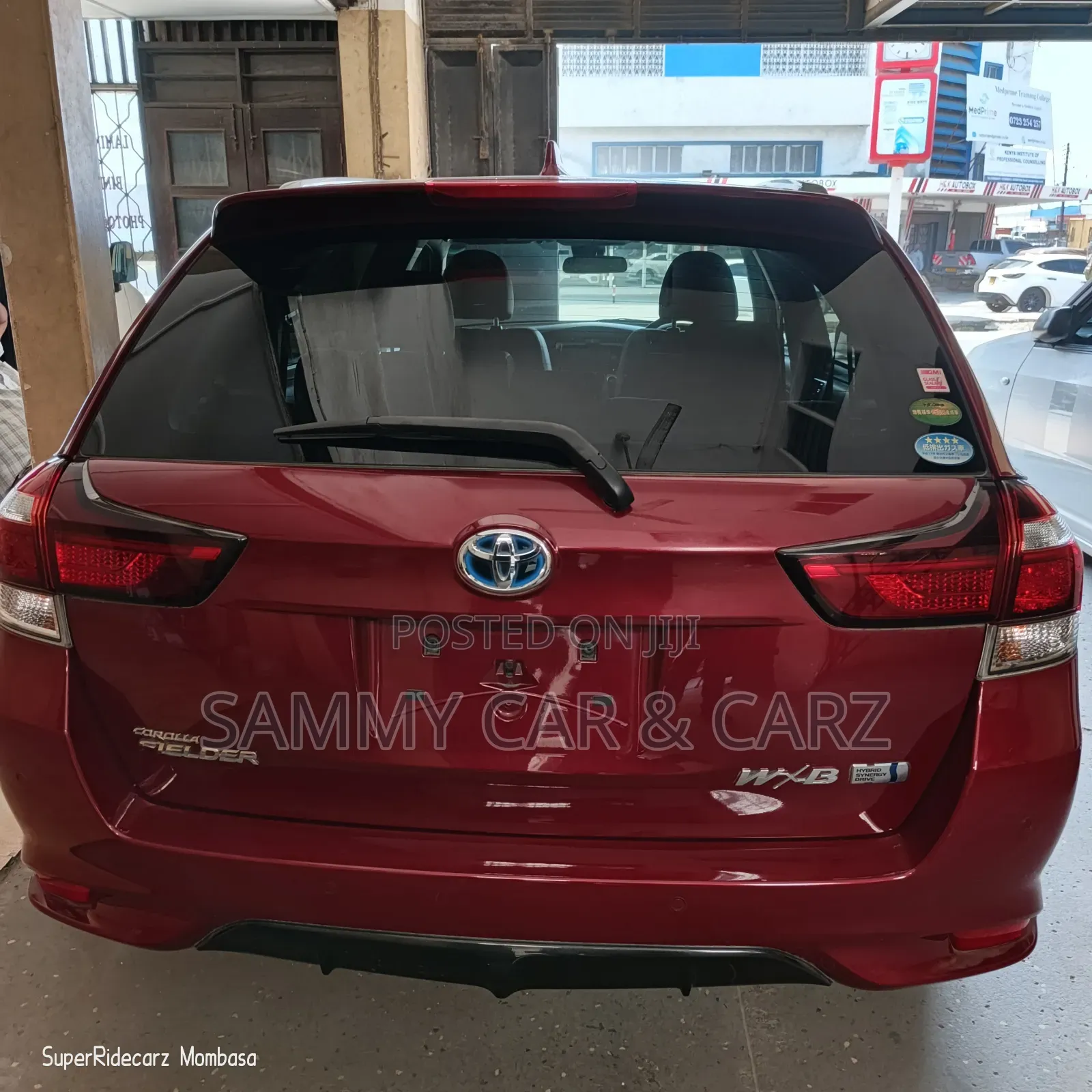 Toyota Corolla Fielder 1.5 Hybrid FWD 2018 Maroon