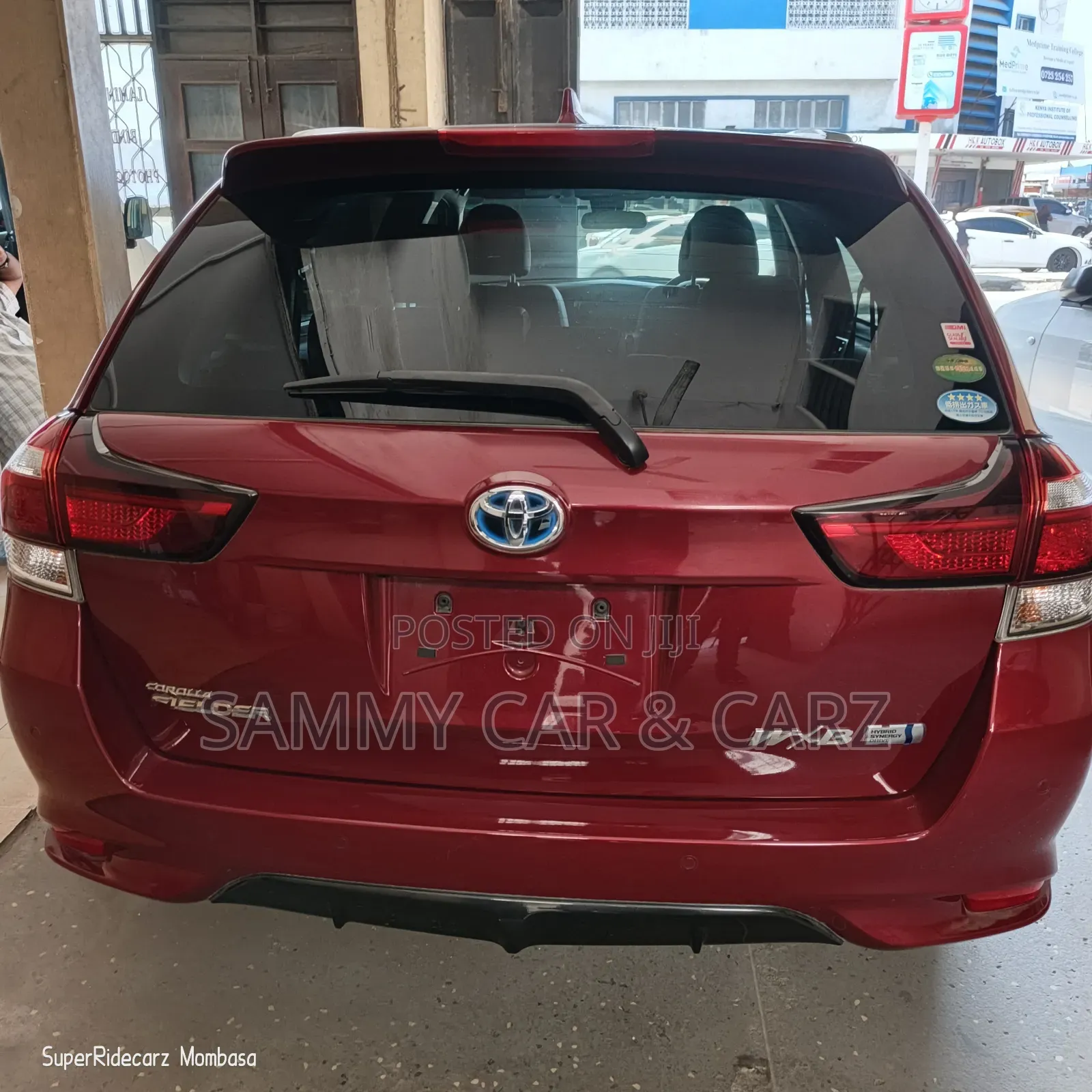 Toyota Corolla Fielder 1.5 Hybrid FWD 2018 Maroon