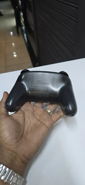 Nintendo Switch Pro Controller