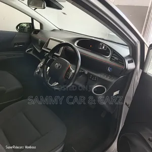 Toyota Sienta 1.5 Hybrid FWD (6-seater) 2018 Silver