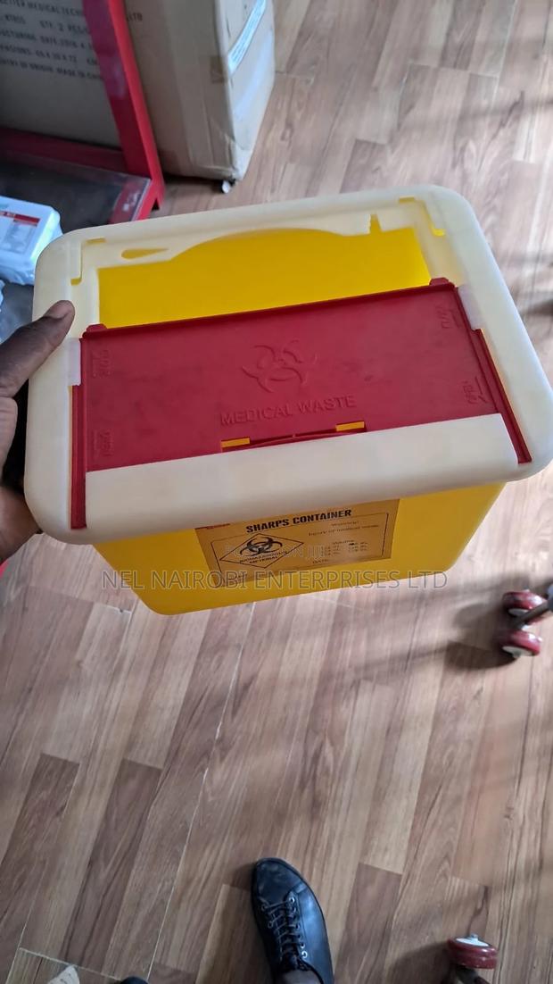 5l Biohazard Sharps Container - thumbnail 3