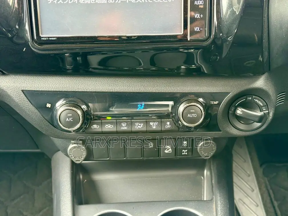 Toyota Hilux 2020 Blue