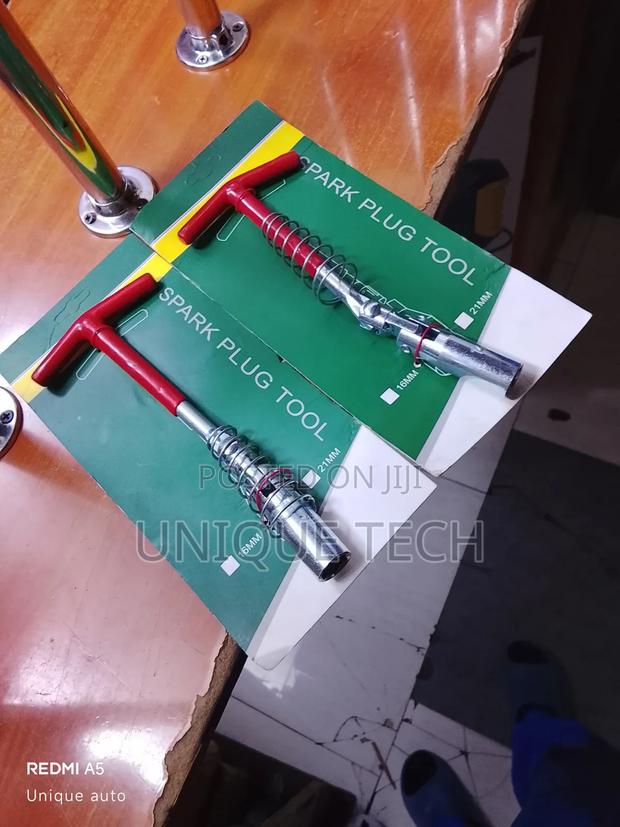 Spark Plug Wrench Heavy Duty Tool for All Vehicle Engine Servicing - main view