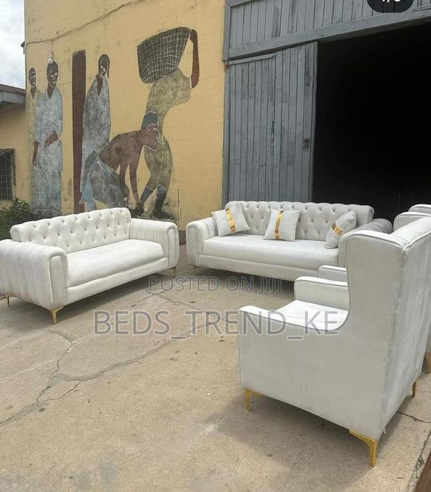 Lovely White Chester Sofa Set 3,2,1,1