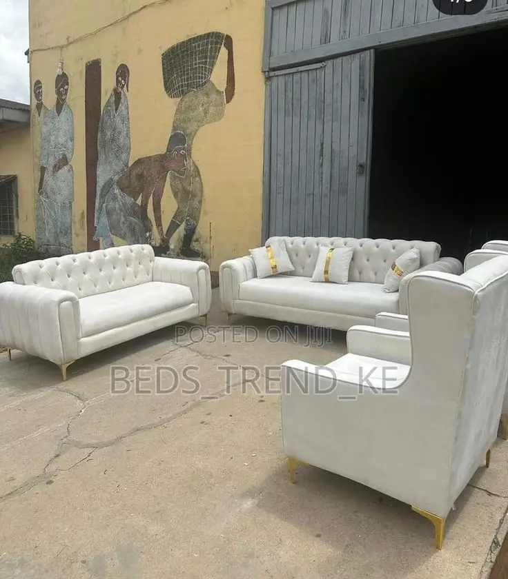 Lovely White Chester Sofa Set 3,2,1,1
