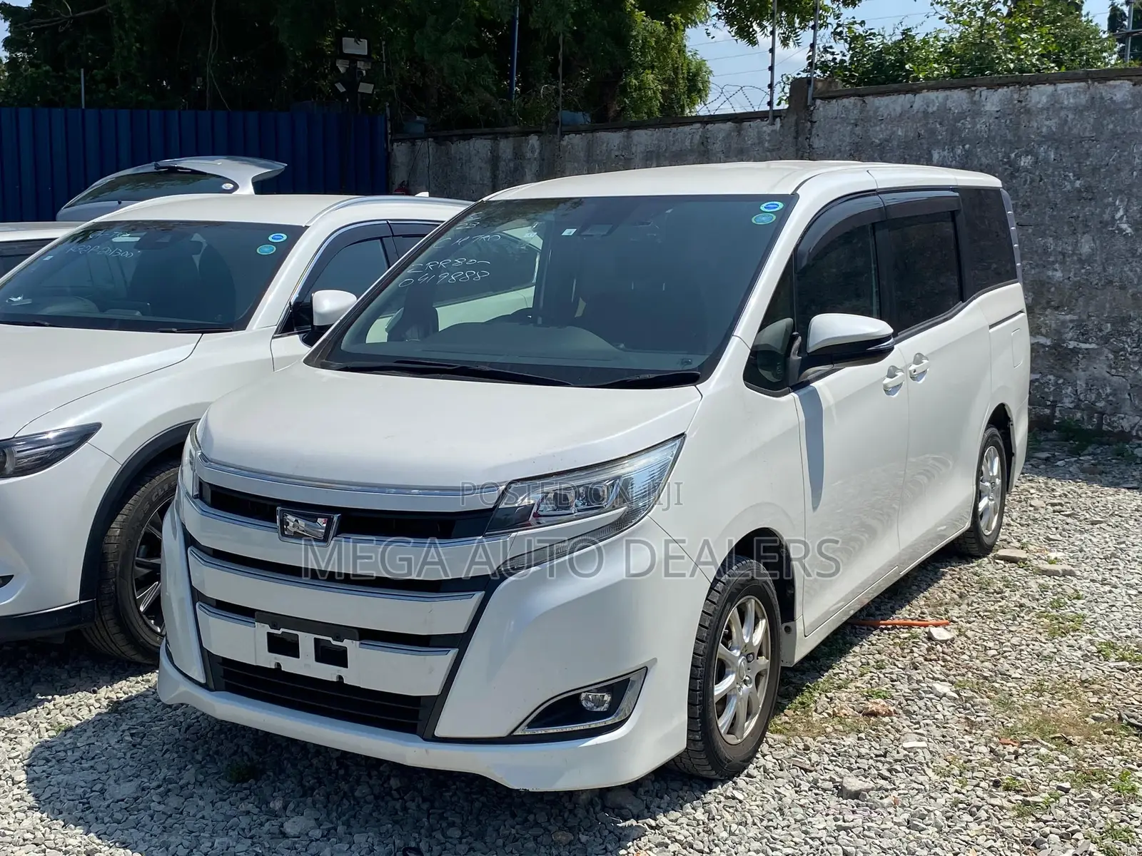 Toyota Noah 2018 White