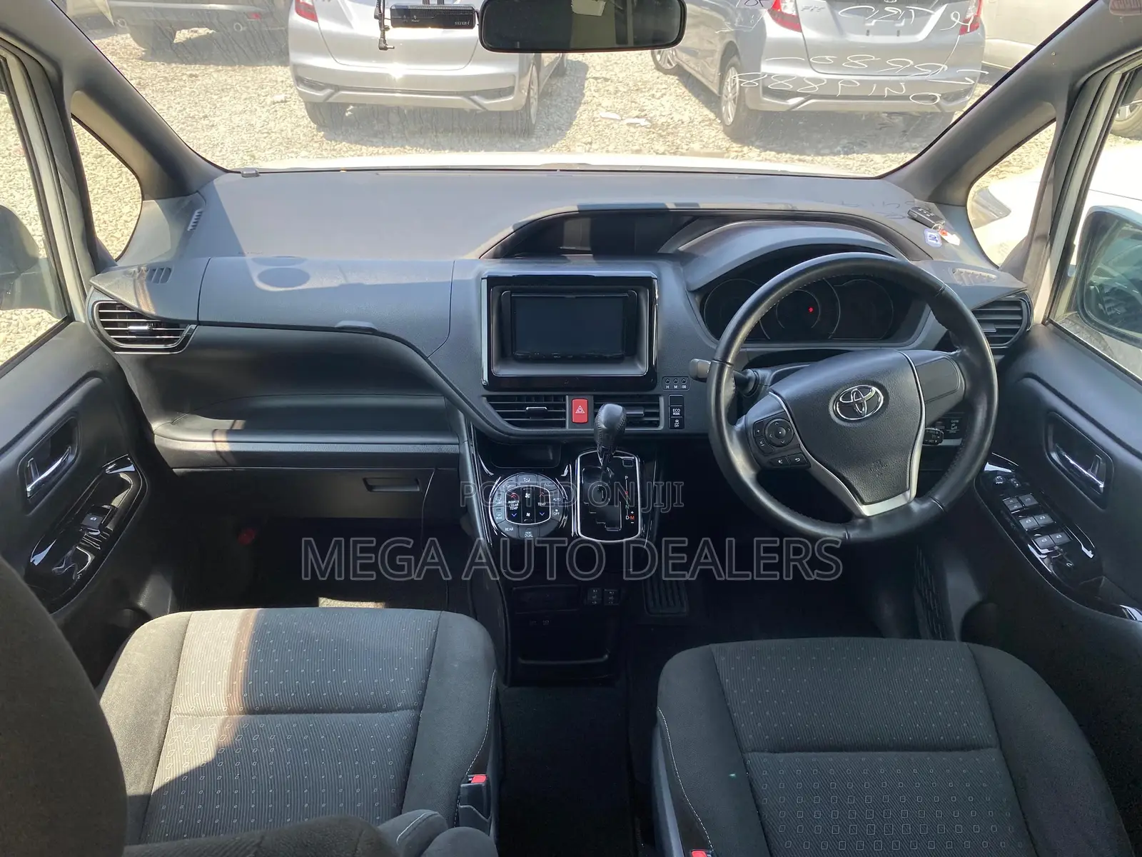 Toyota Noah 2018 White