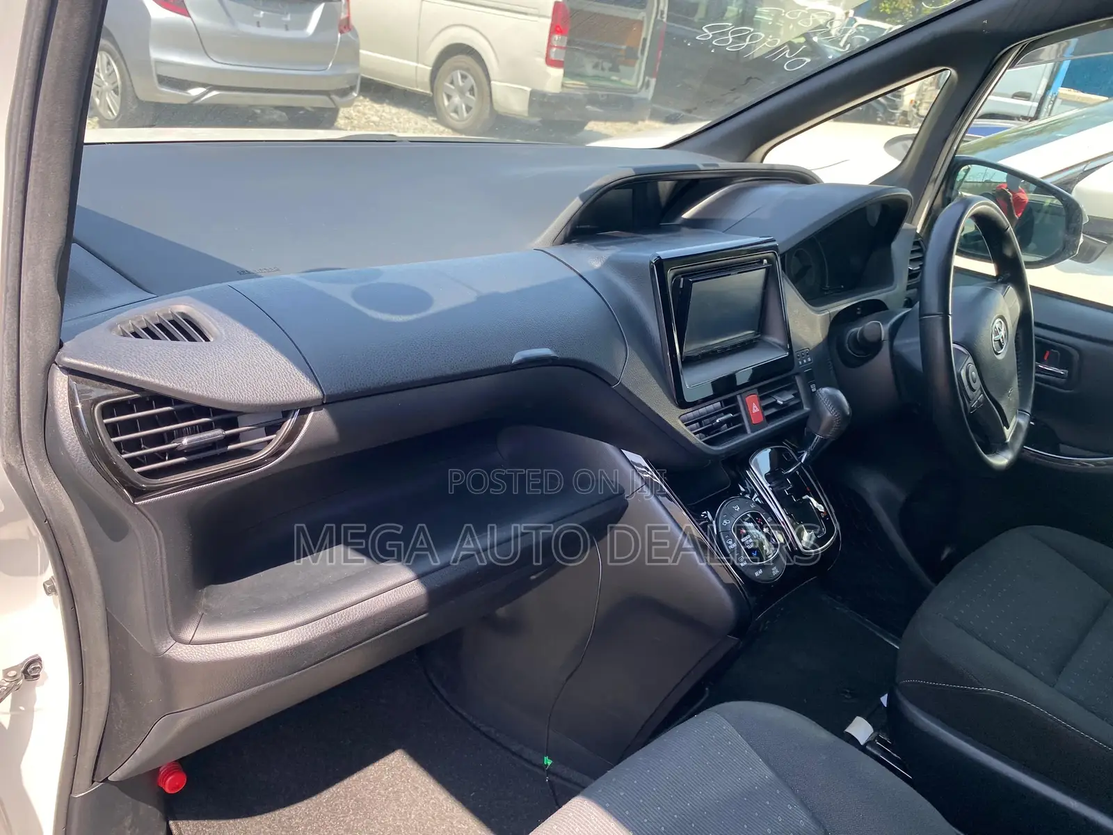 Toyota Noah 2018 White