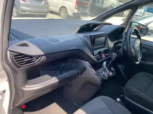 Toyota Noah 2018 White