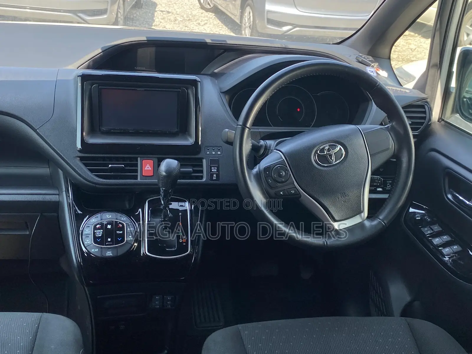 Toyota Noah 2018 White