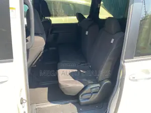 Toyota Noah 2018 White