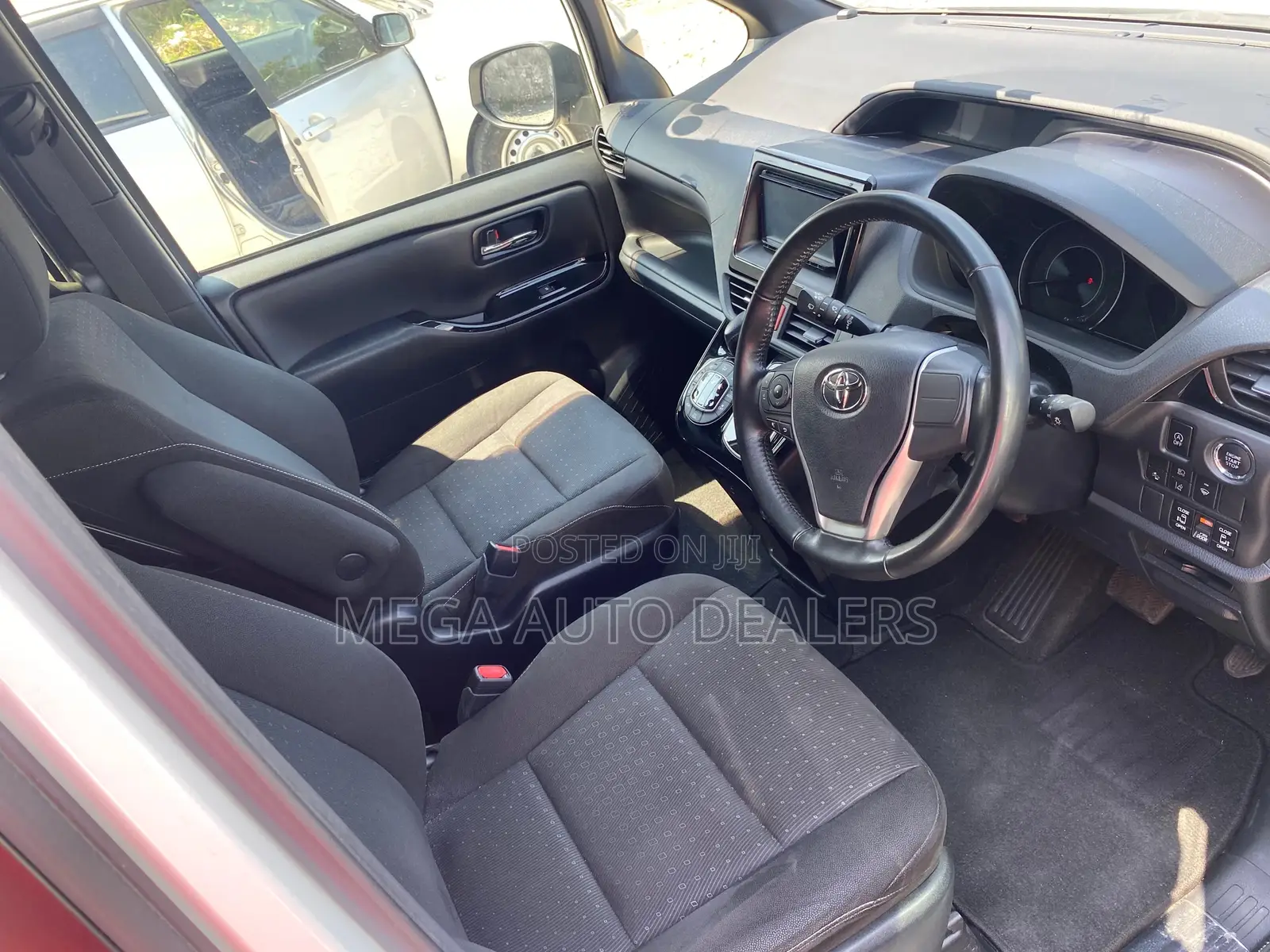 Toyota Noah 2018 White