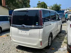 Toyota Noah 2018 White
