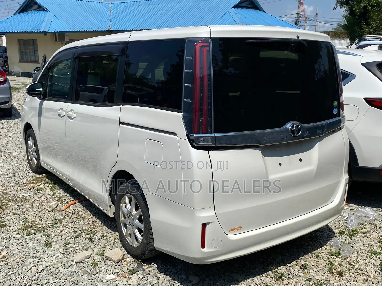 Toyota Noah 2018 White