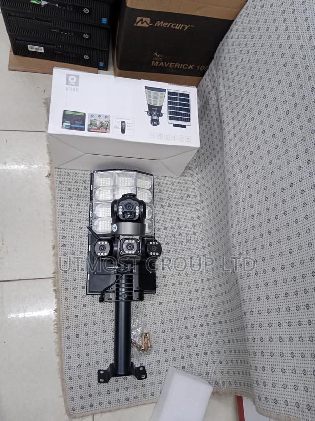 6mp 4g Solar Powered 3-Lens Security Light - main view