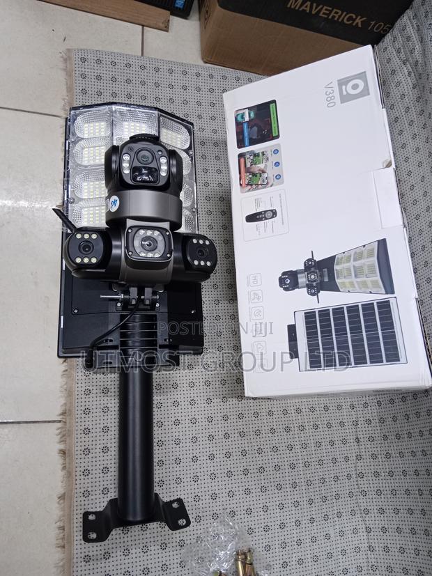 4g 6mp Solar Security Lamp With Triple Lens Camera - main view