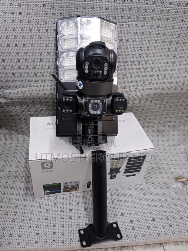 6mp 4g Solar Security Light With 3-Lens CCTV - main view