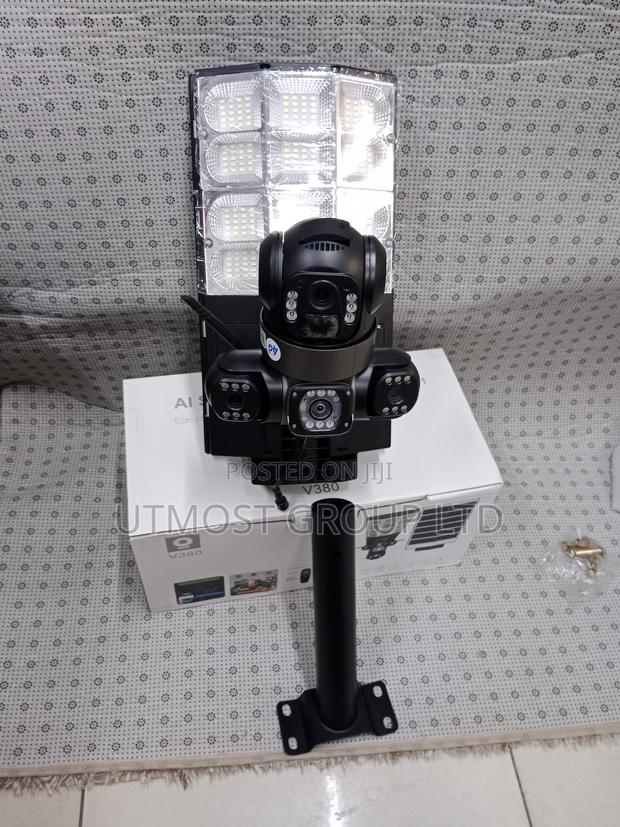 6mp 4g Solar Streetlight Camera for Outdoor Security - main view