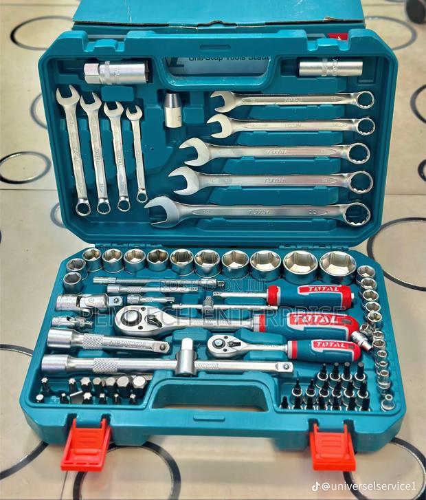 Total 82-Piece 1/4" 1/2" Drive Socket Set (Tht421802). - main view