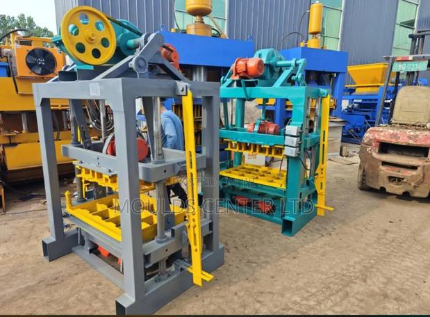 Semi Automatic Block Machine - main view
