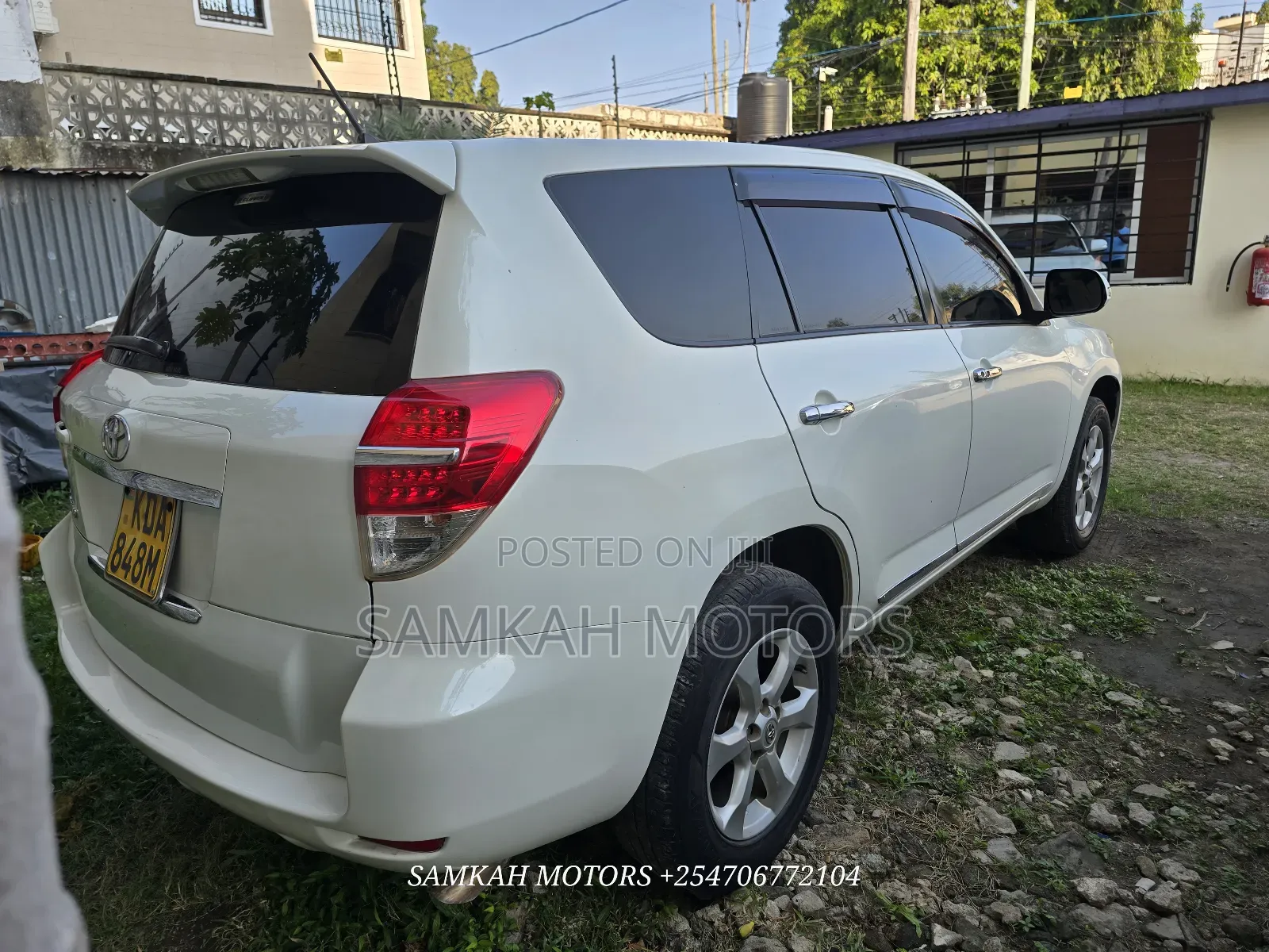 Toyota Vanguard 2014 White