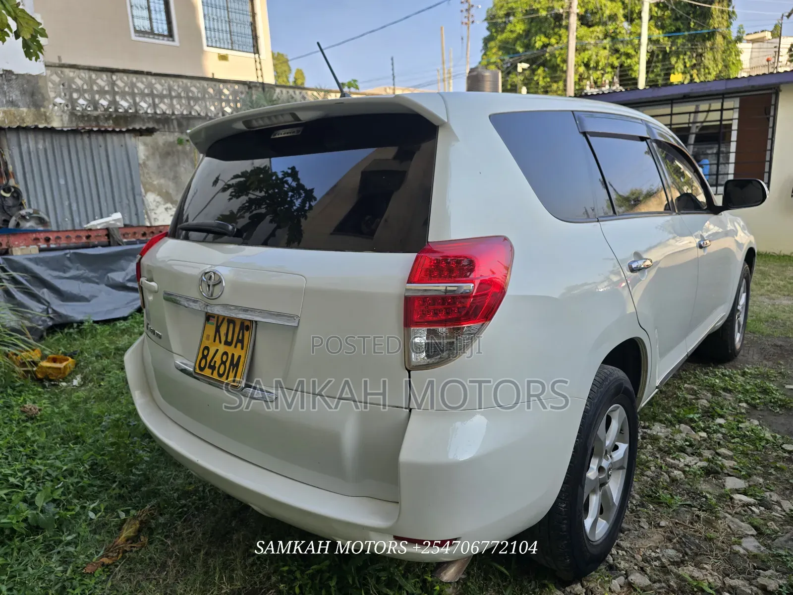 Toyota Vanguard 2014 White