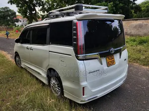 Toyota Esquire 2017 White