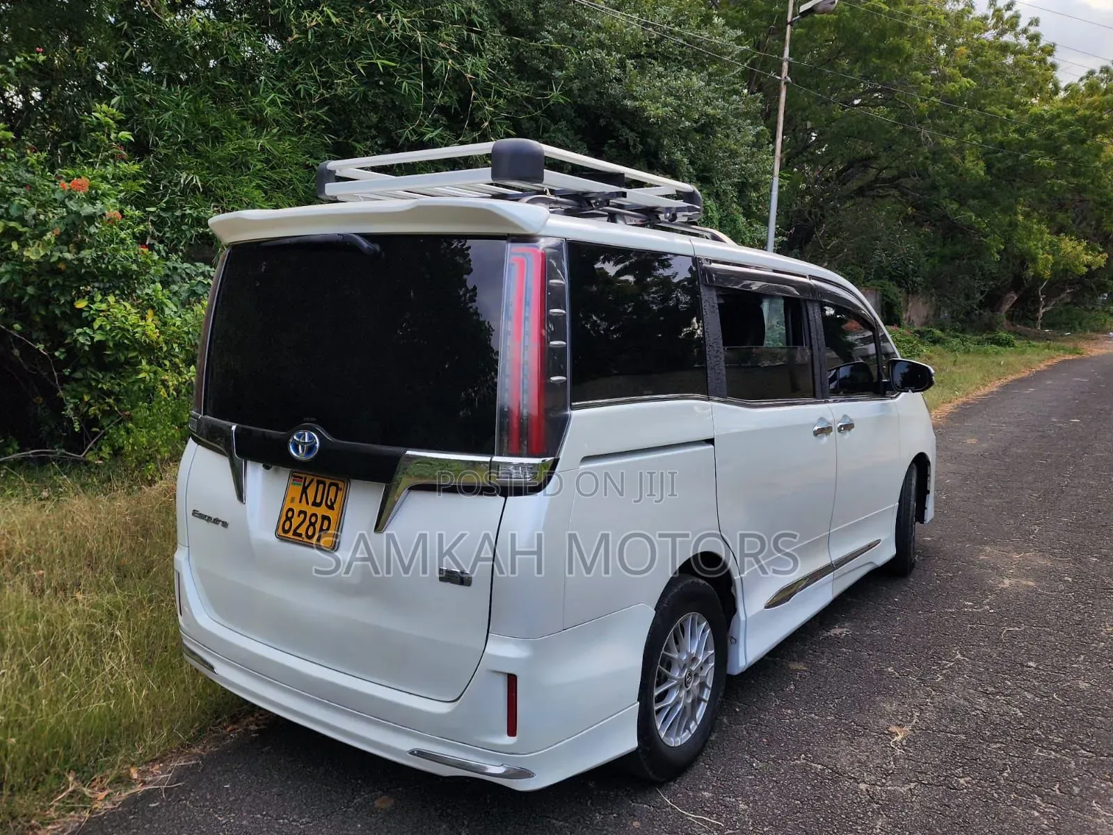 Toyota Esquire 2017 White