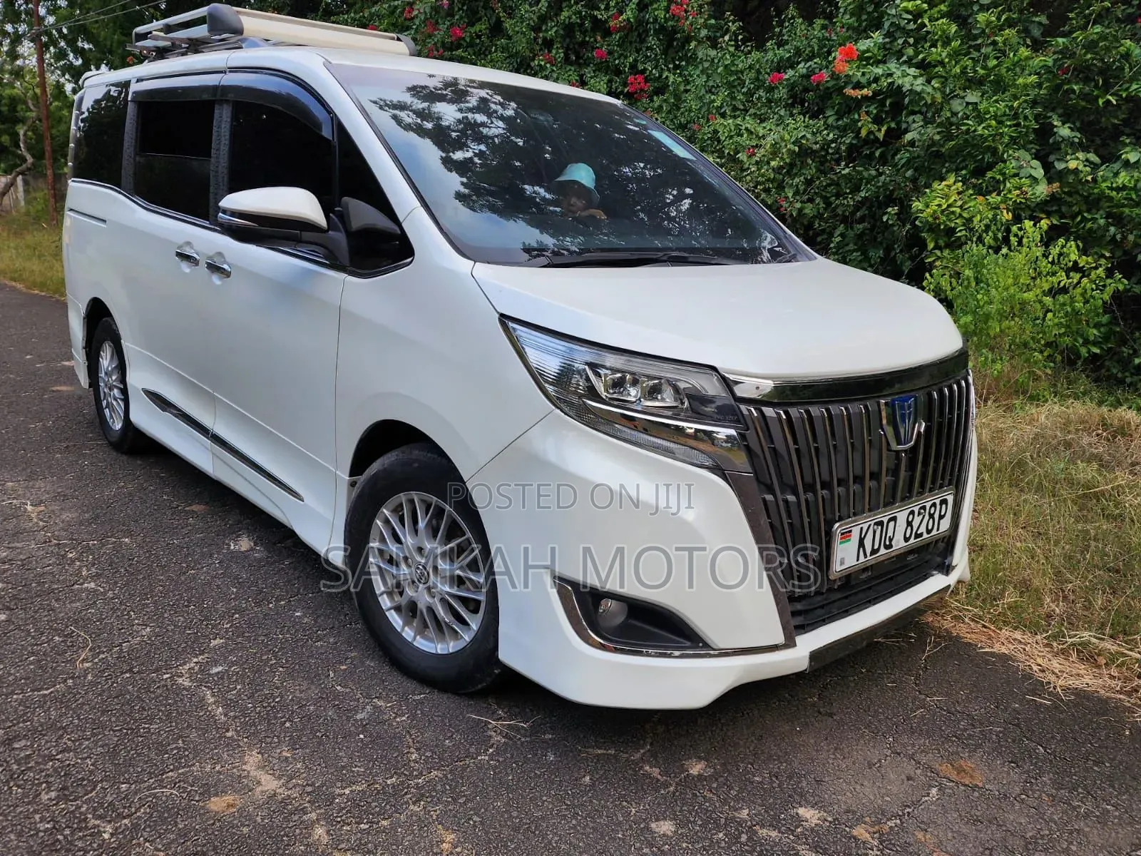 Toyota Esquire 2017 White