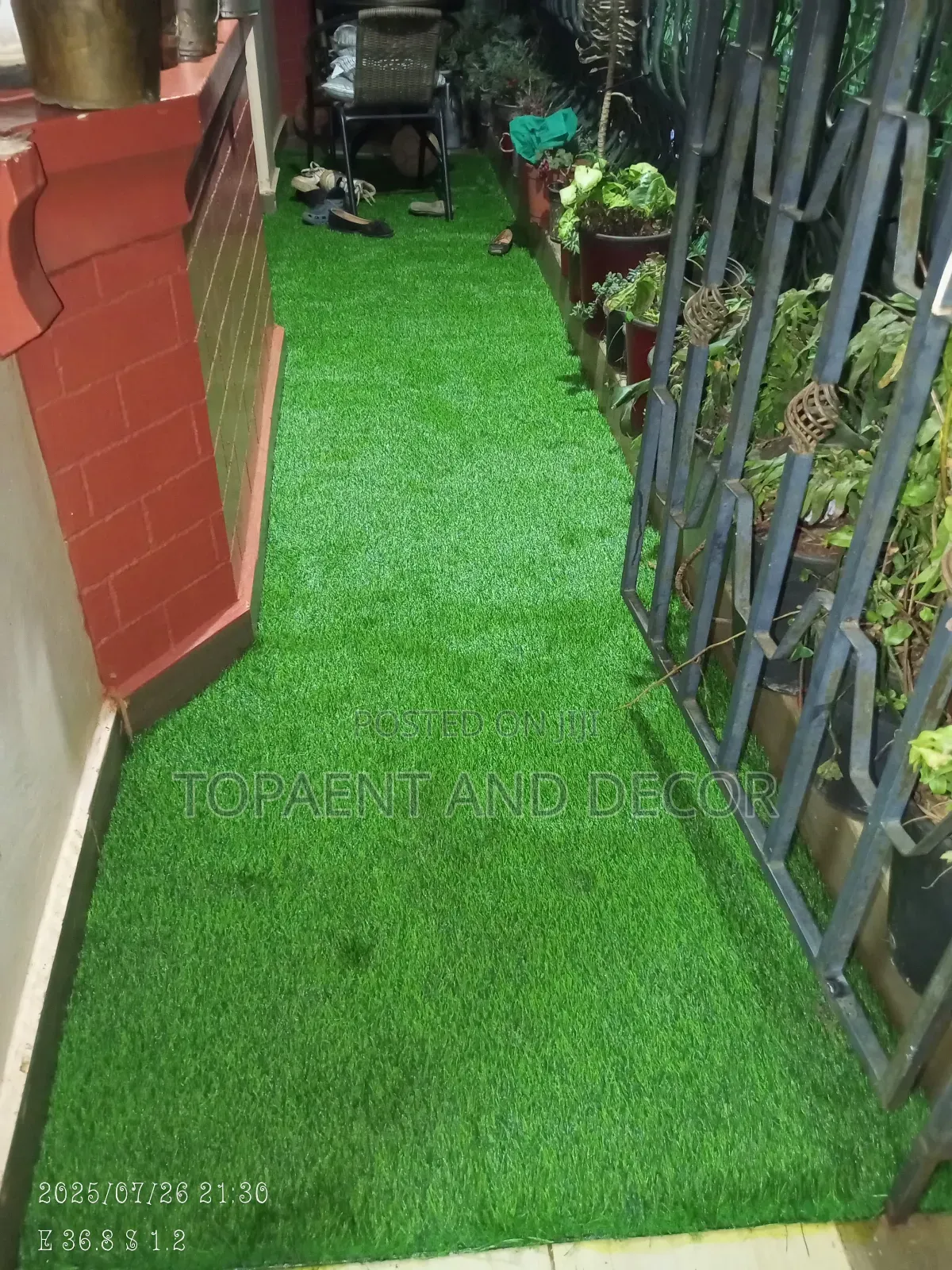 Small Corridor Veranda Installed Artificial Grass Carpet