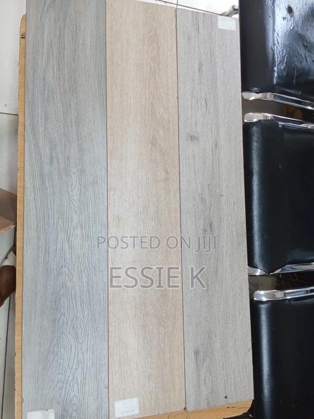 Luxurious Laminate Flooring Planks 8mm - thumbnail 2